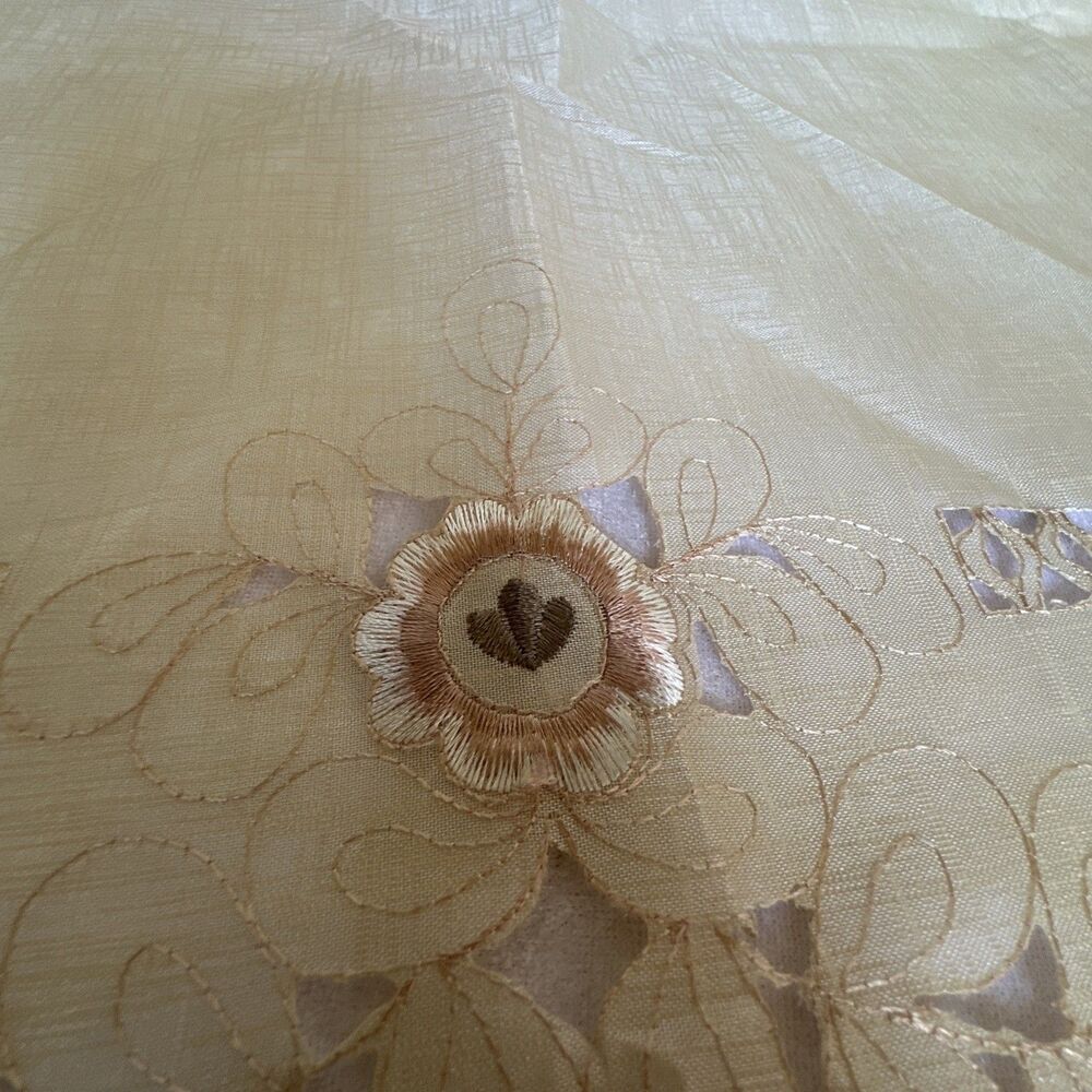 table cloth - Picture 2 of 16